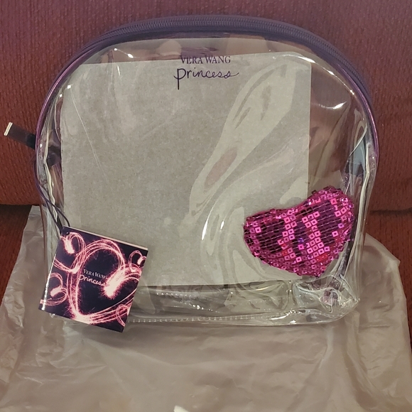Vera Wang Princess Clear Heart Makeup Bag NWT - Picture 3 of 3